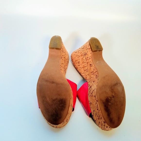 Adorable Barbie pink Steve Madden cork wedges! - Picture 2 of 8